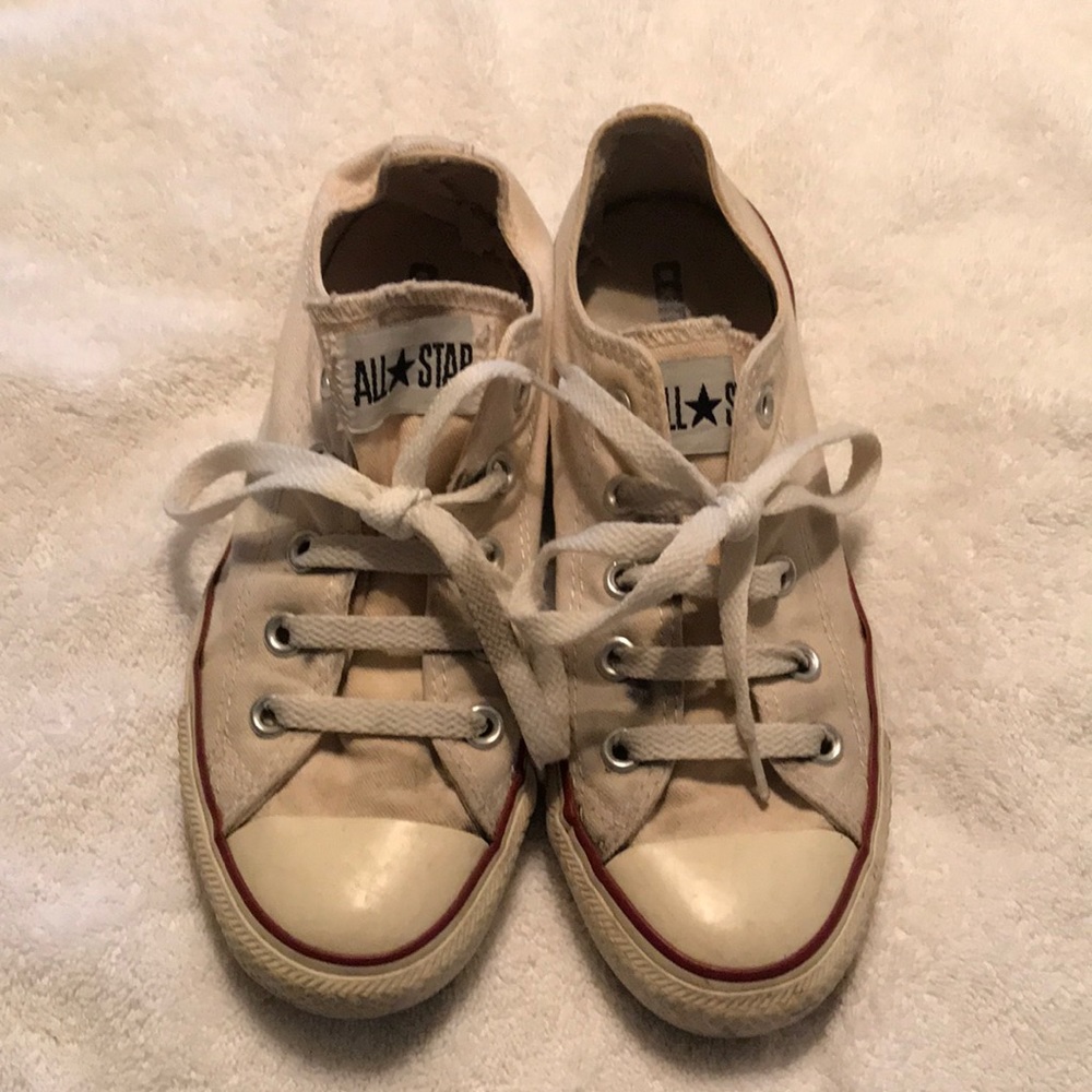Vintage Converse Chuck Taylor All Stars - ladies size 6 or men’s size 4